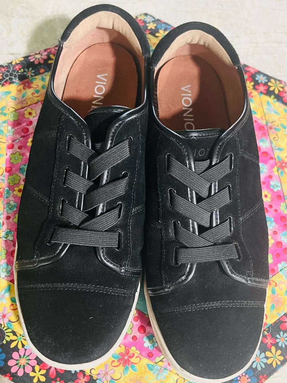 ✨ Vionic Jean Suede Orthotic Slip-On Sneakers - Black size 9M✨
